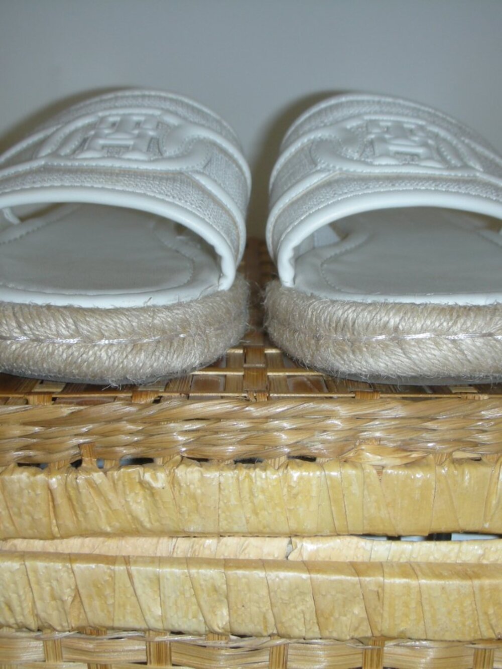 Tommy Hilfiger White Raffia Logo Slide Sandals Size 8 Coastal Summer - Picture 8 of 10